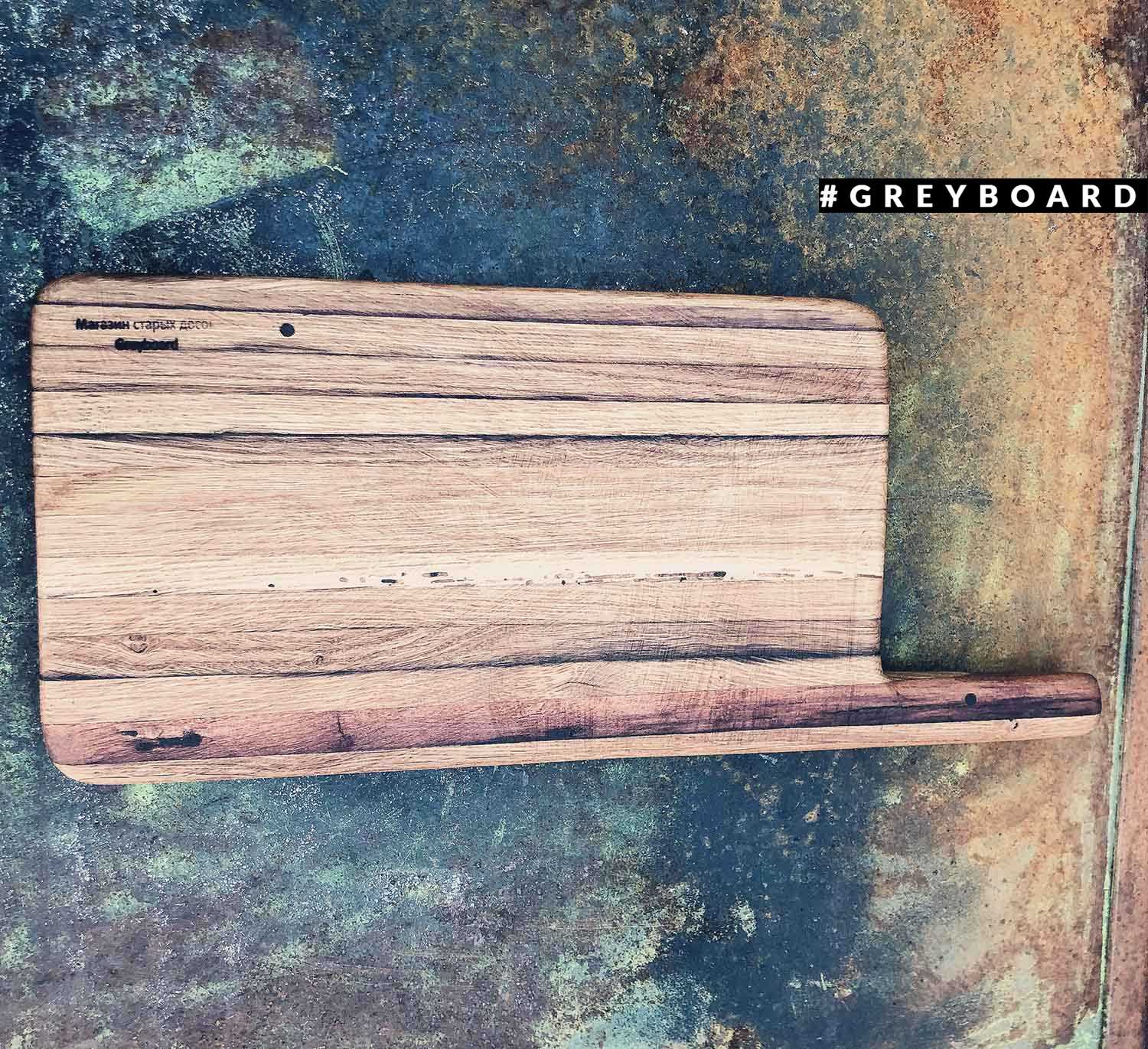 Разделочная доска из старой деревянной доски