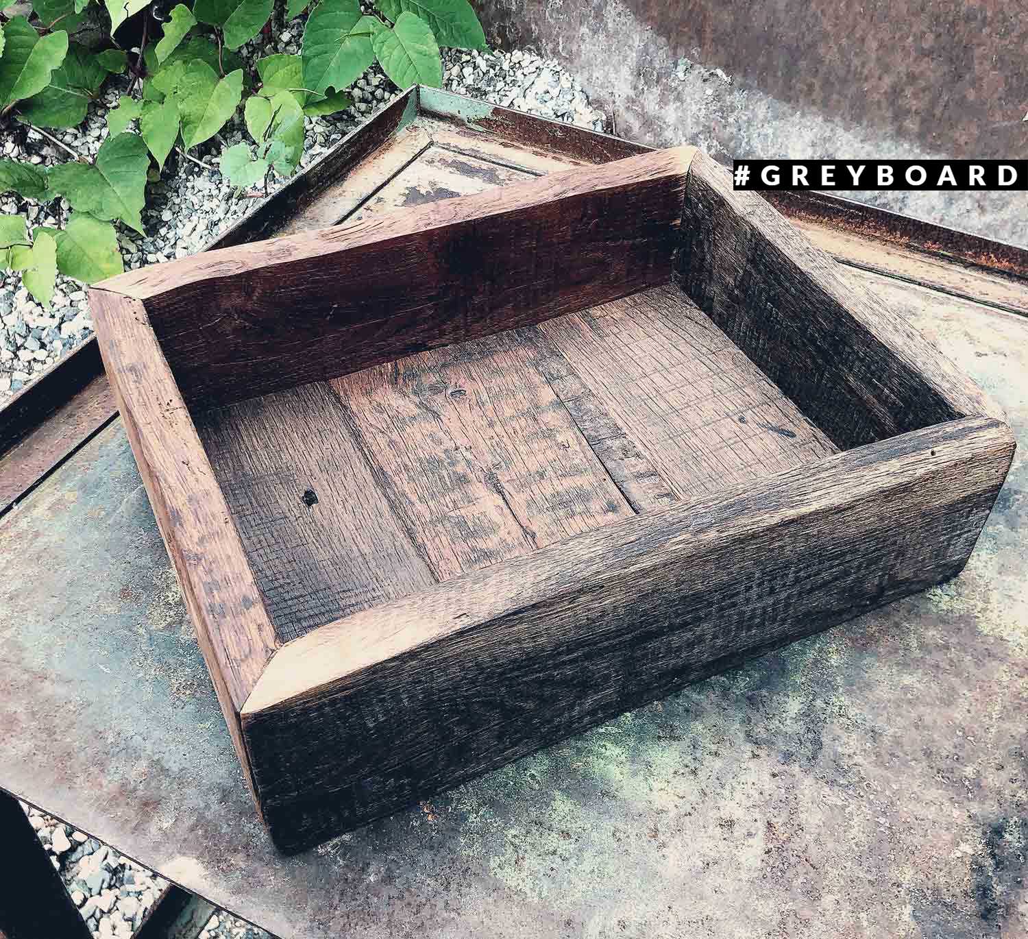 Стильный ящик из старой дубовой доски