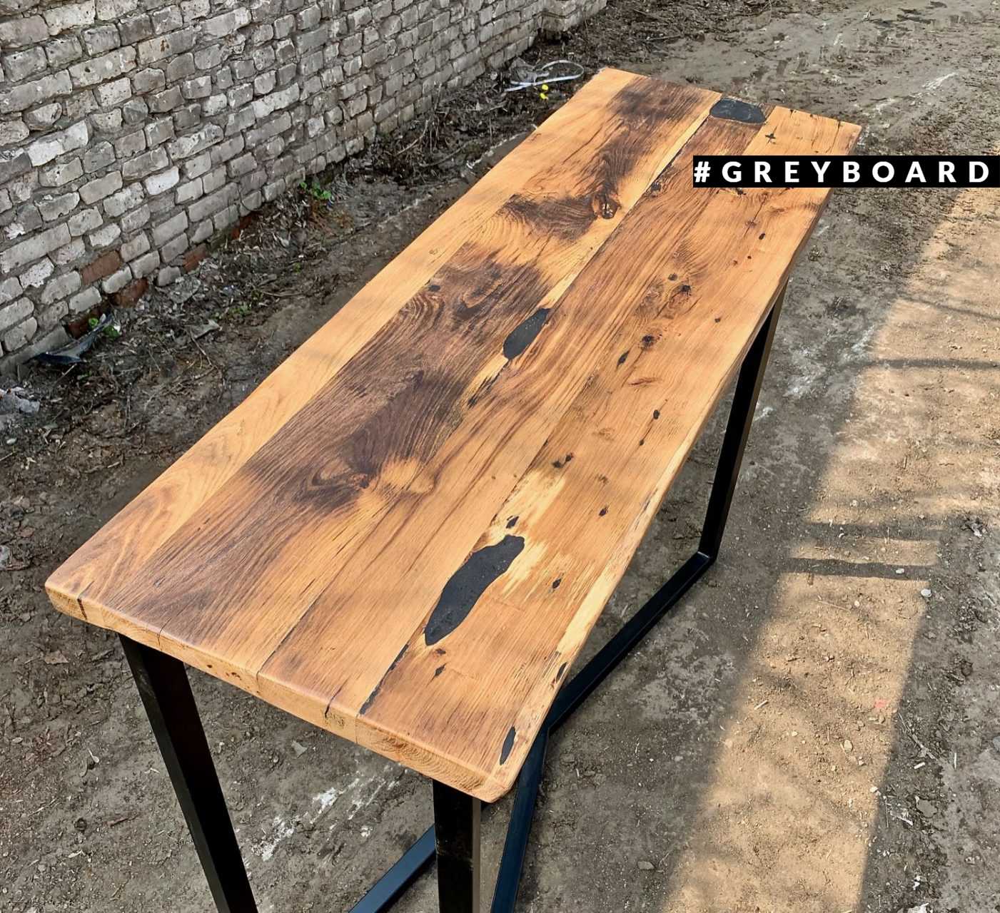 Отдельно стоящий барный стол из старого дуба