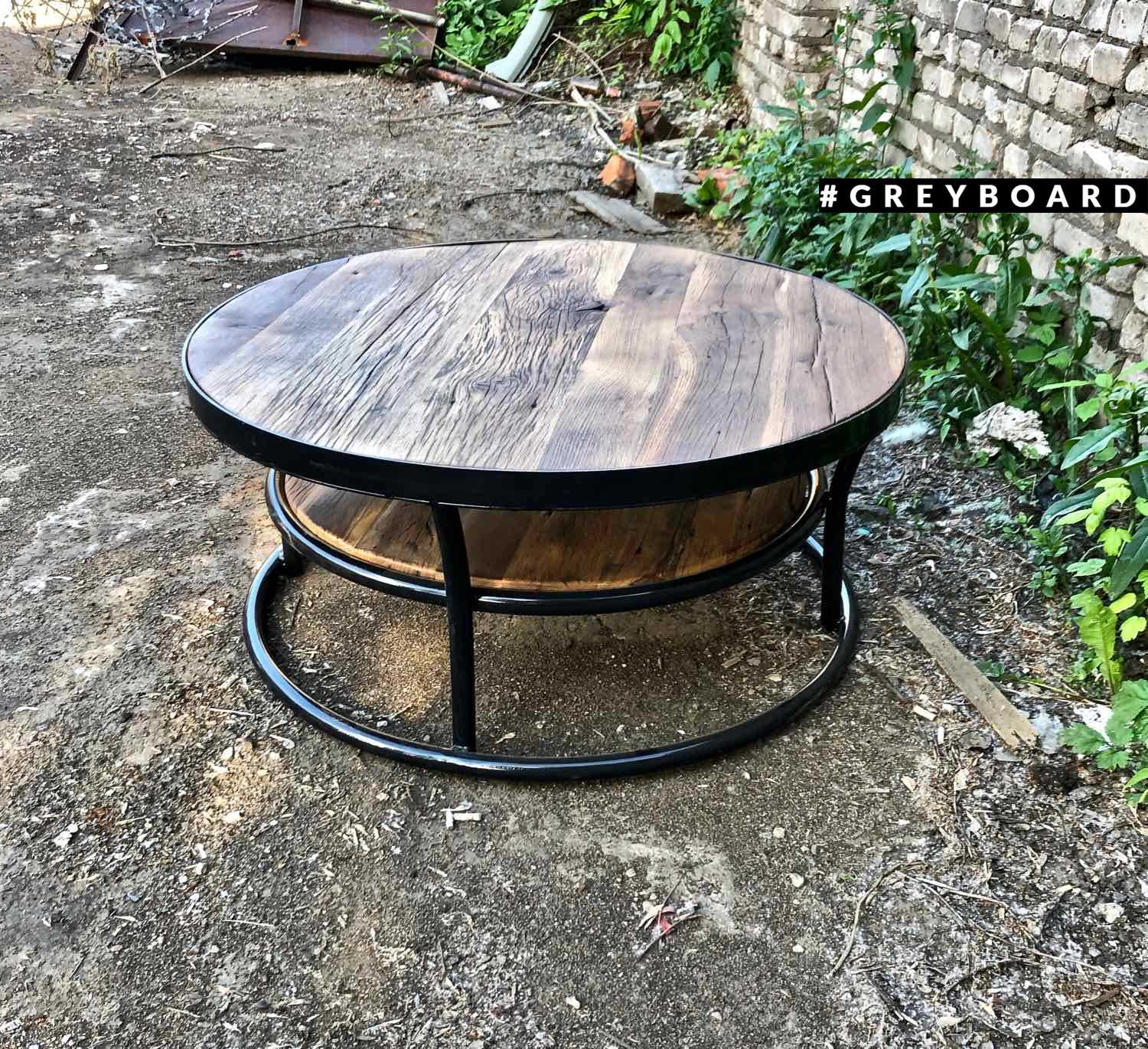 Оригинальный кофейный стол из амбарной доски