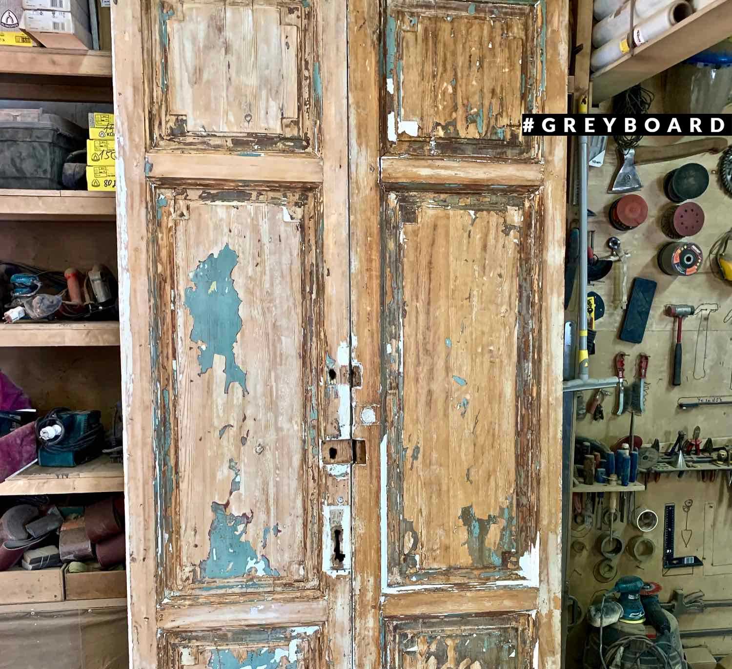 Дверное полотно из старой хвойной доски