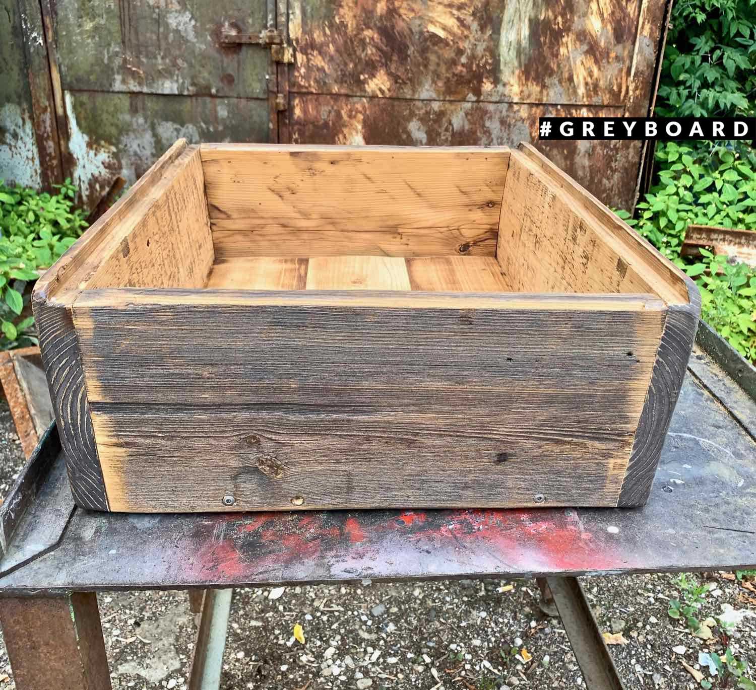 Ящик ручной работы из старой доски