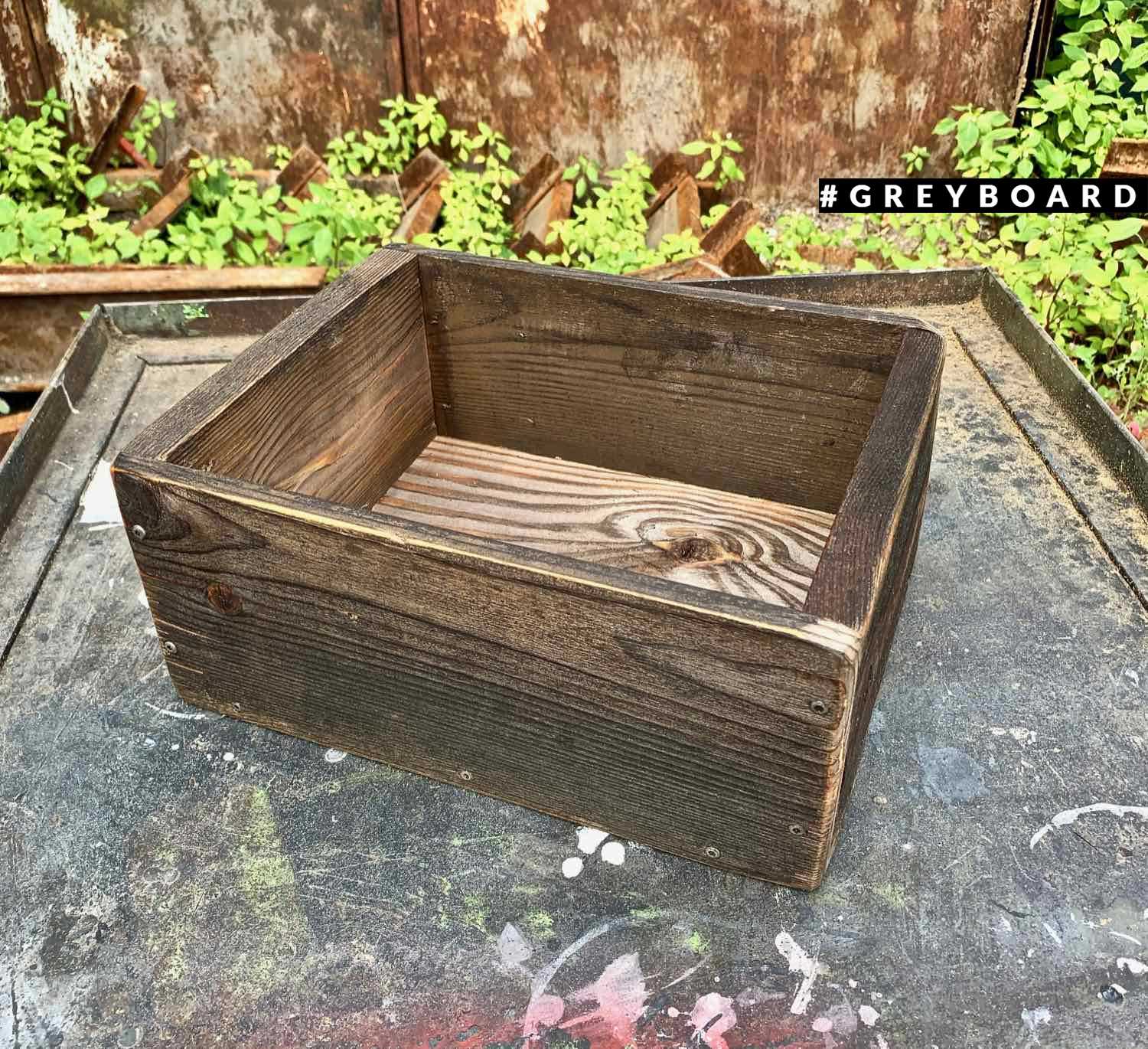 Ящик для хранения из старой хвойной доски