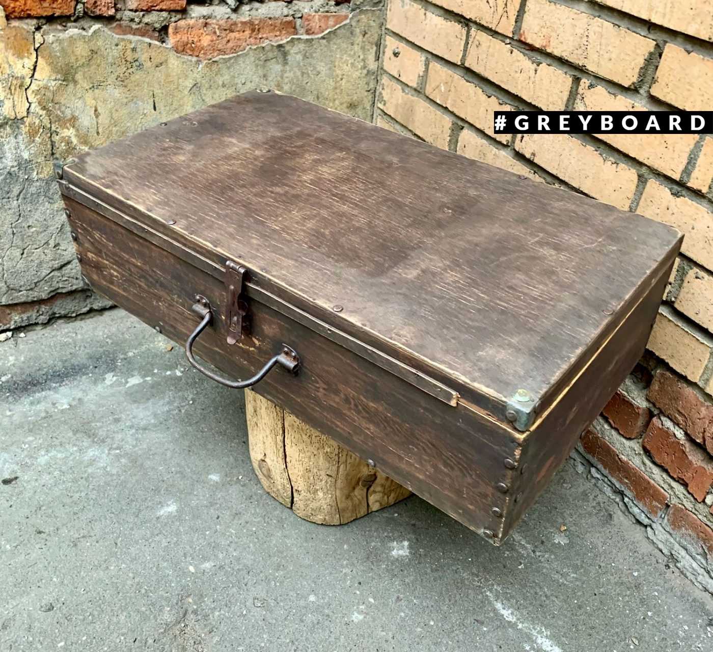 Старый чемодан из фанеры