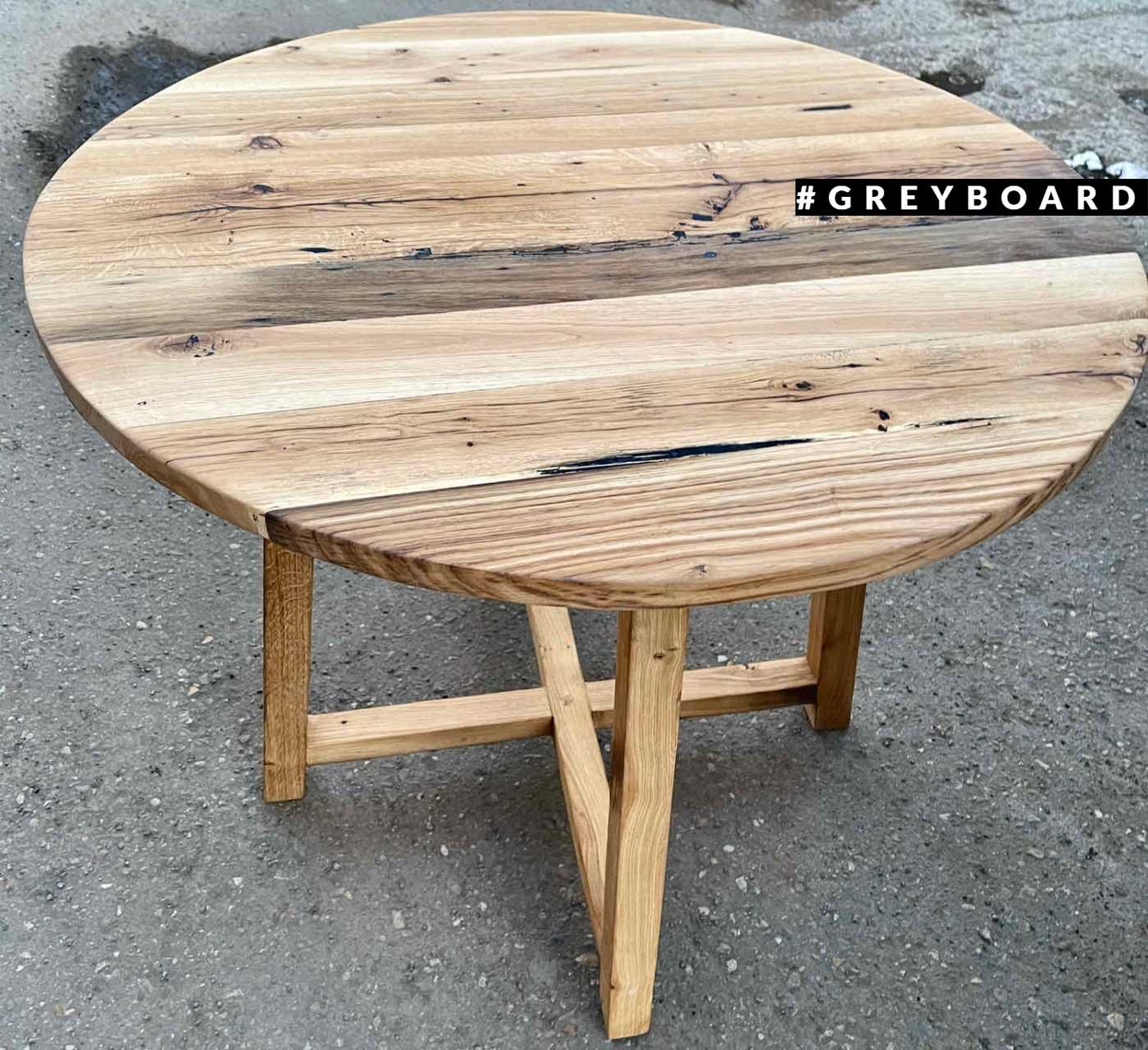 Дубовый стол в скандинавском стиле