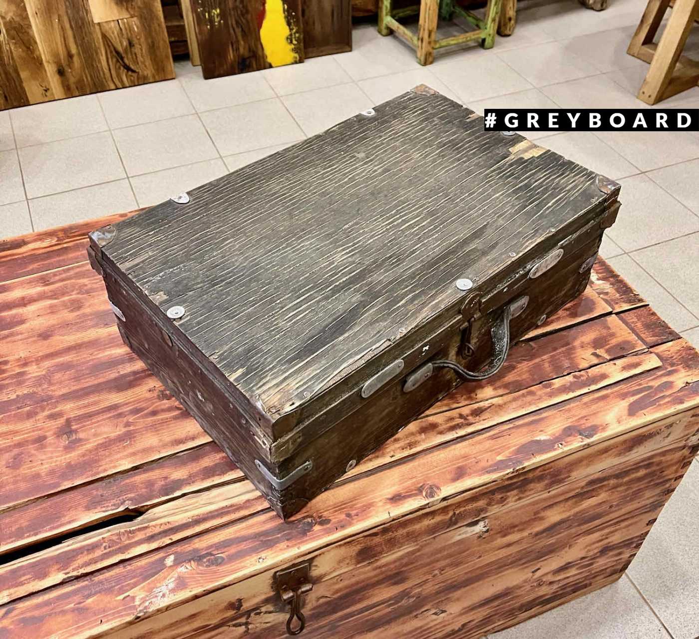 Оригинальный фанерный чемодан из прошлого
