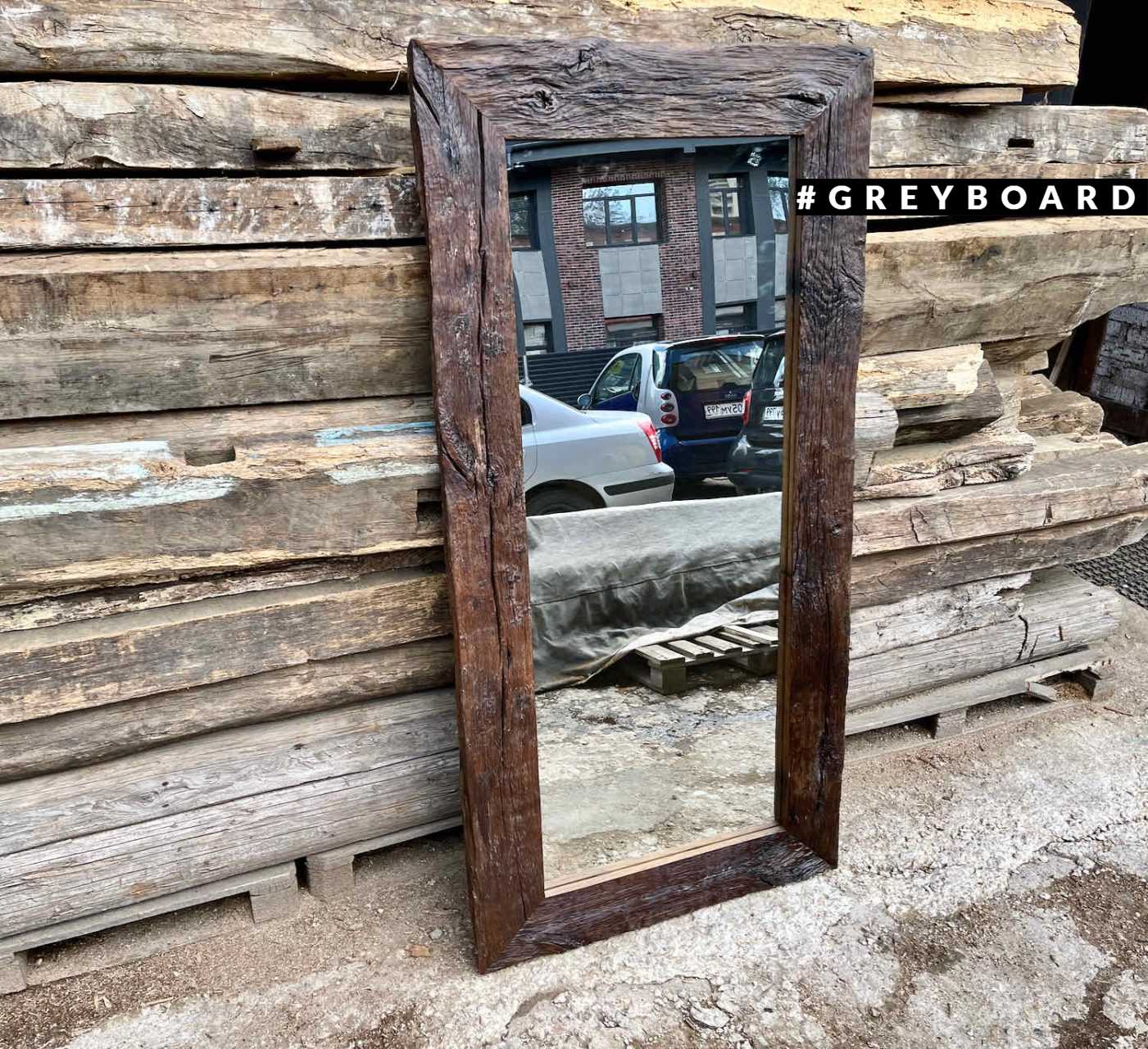 Шикарное зеркало из старой дубовой доски