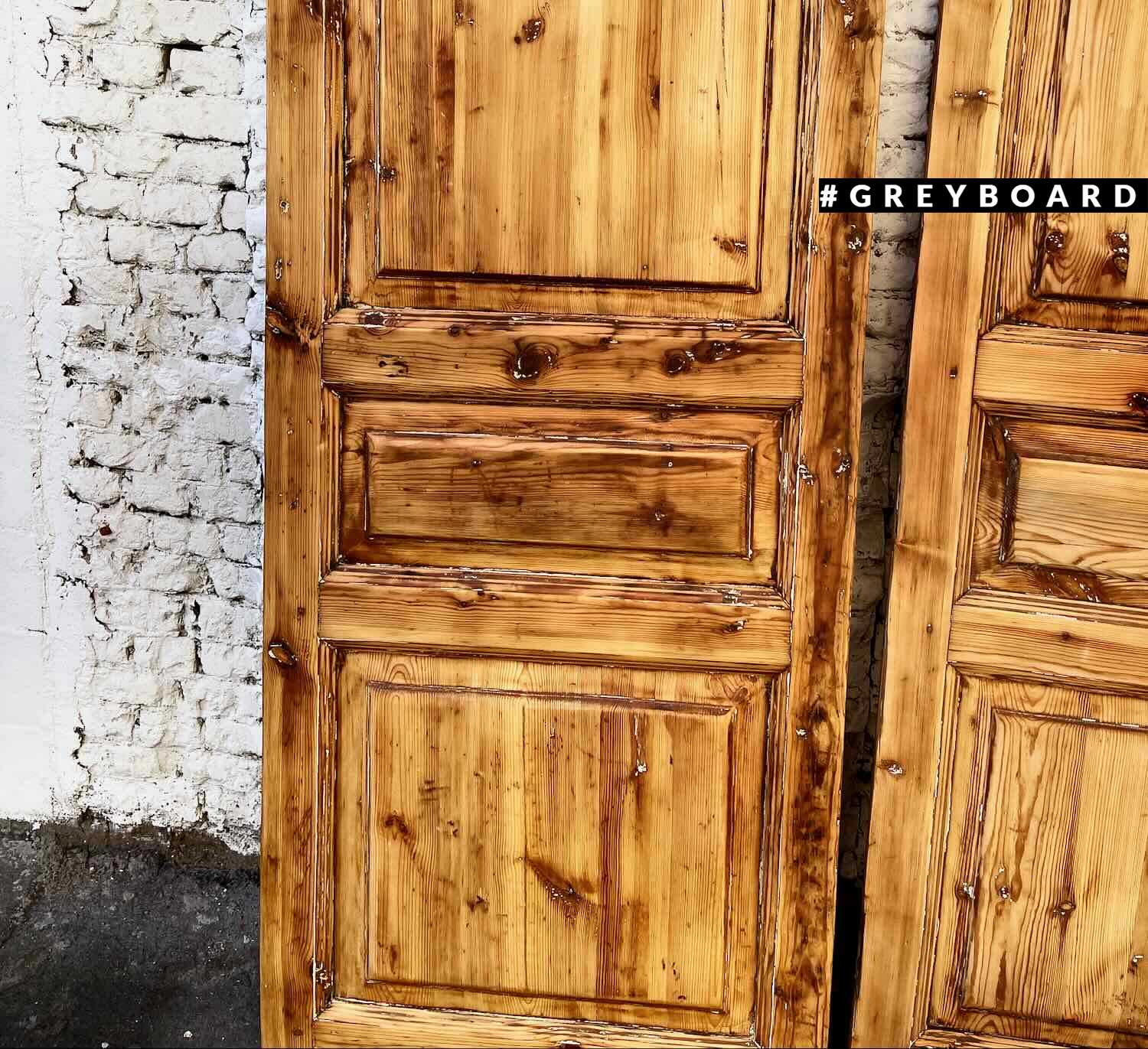 Старые восстановленные двери