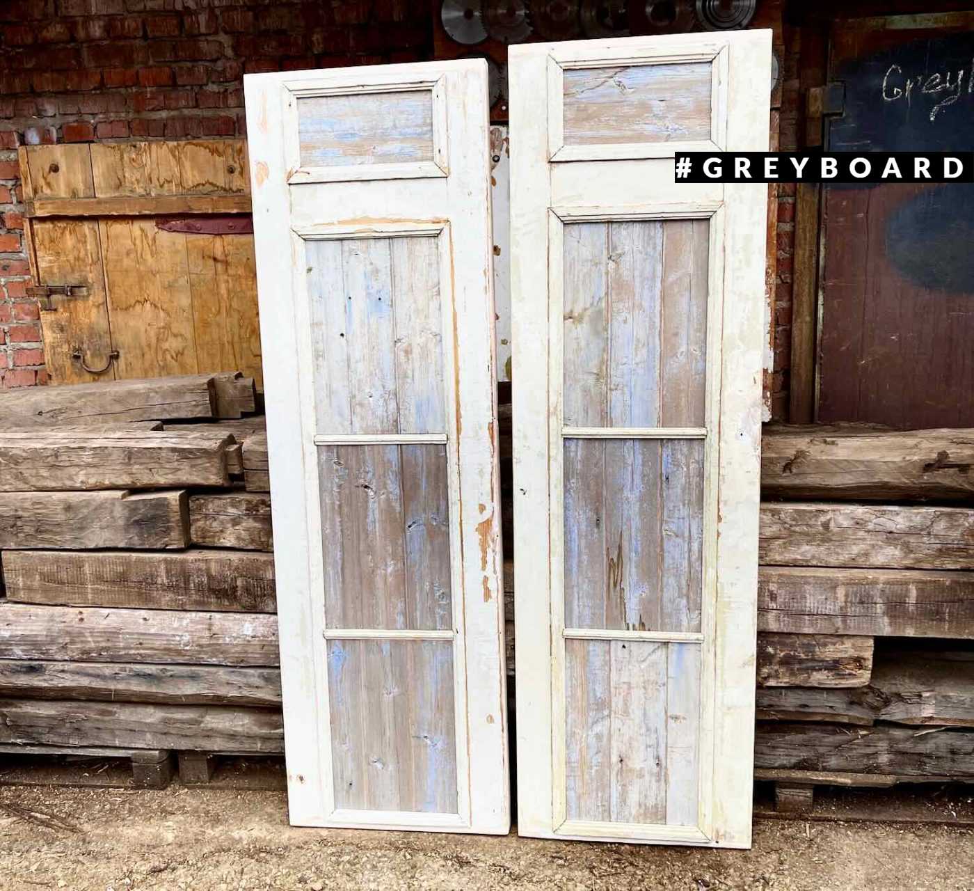 Старые деревянные двери
