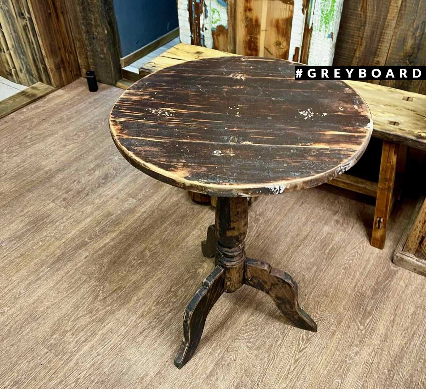 Деревянный круглый стол
