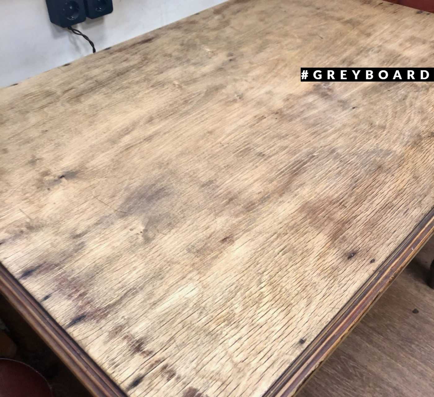 Стариный стол из хвойной доски