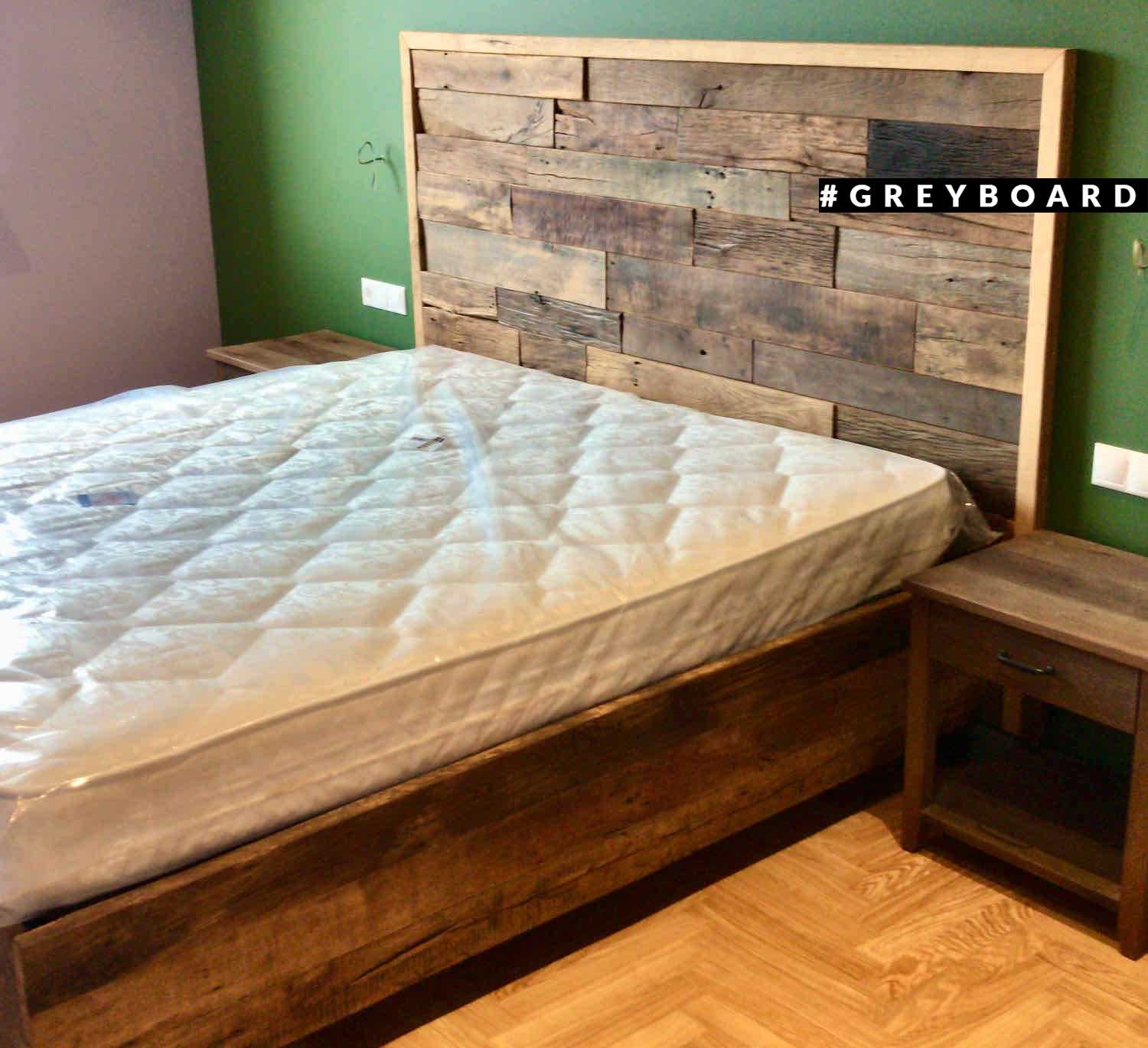 Кровать из амбарной доски в стиле лофт
