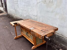 Старый верстак стол